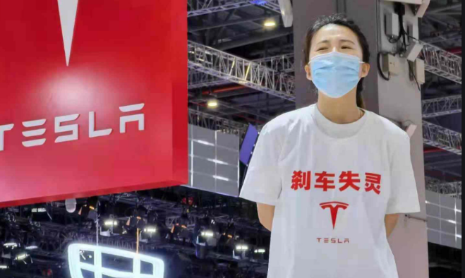特斯拉剎車會(huì)失靈？華喆的仿石漆就不會(huì)翻車！