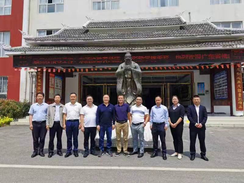 “鳳彩”助學(xué)，金涂寶與你“益”路同行！